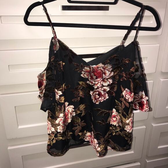 CUPCAKES AND CASHMERE Jovelyn Off the Shoulder Top - Picture 6 of 8